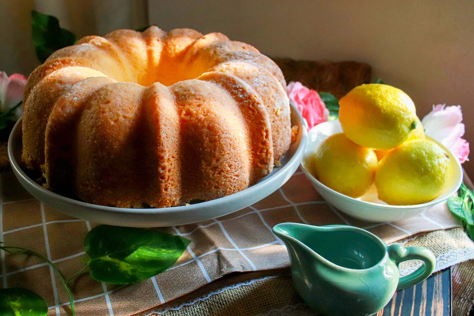Read more about the article Lemon Bundt Cake with Fresh Lemon Glaze